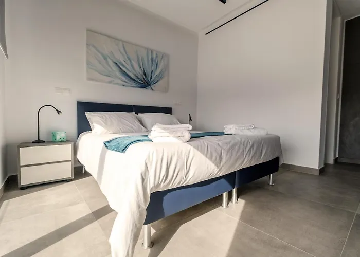 Апартаменти Gaia Seaview 1 Ларнака