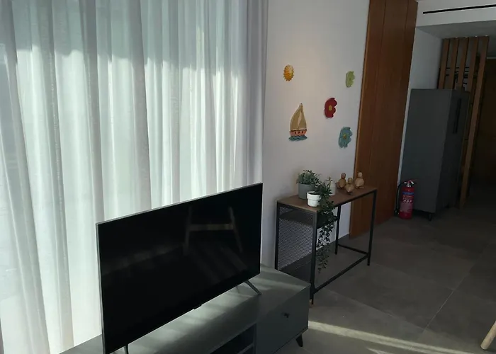 Gaia Seaview 1 Апартаменти Ларнака